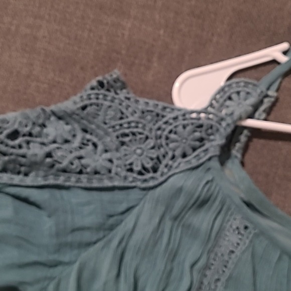 She and Sky‎ cold shoulder summer top - Picture 2 of 4